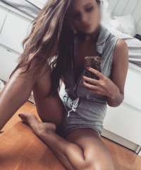 Silifke Kıyısı'nın Göz Alıcı Escort Bayanı